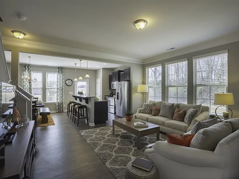 48 Hawkstone Dr — Photo 3