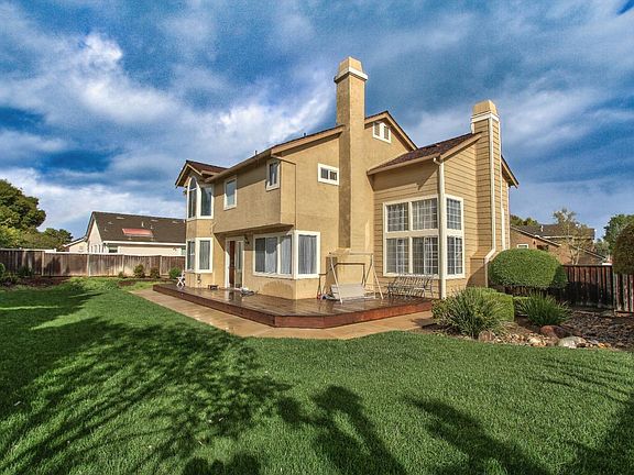 3rd image of 210 Bonnie Ln