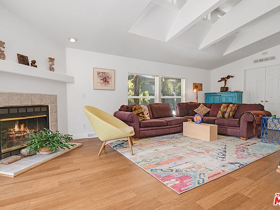 4th image of 1200 Supi Ln
