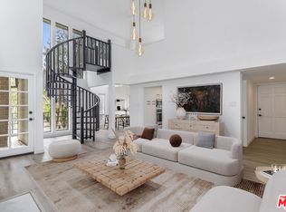 11601 Montana Ave #Penthouse 7, Los Angeles, CA 90049