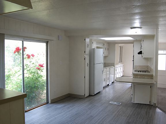 3rd image of 4550 SW 5th Ave