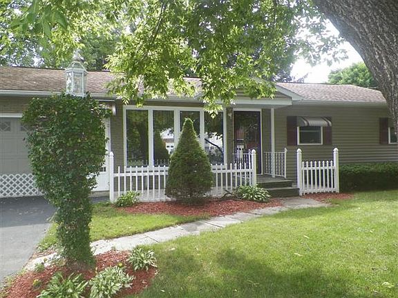 2nd image of 221 Garden Ln