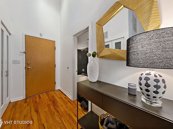 4th image of 758 N Larrabee St APT 214