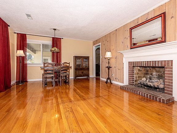 5th image of 220 Lonas Dr
