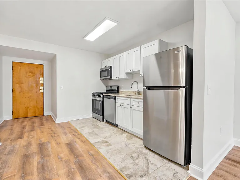Chandler Apartments — Photo 3