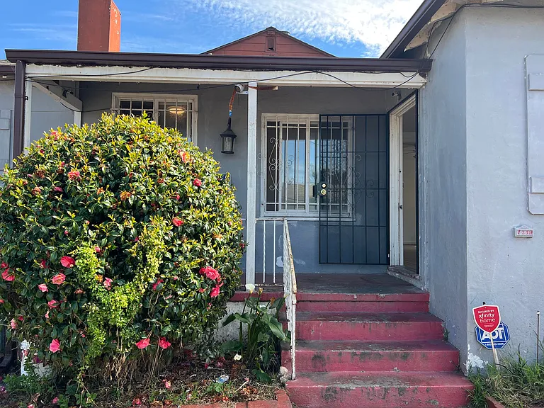 1238 106th Ave — Photo 3