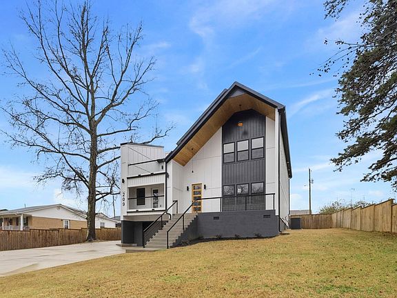 3rd image of 209 Redmond Dr