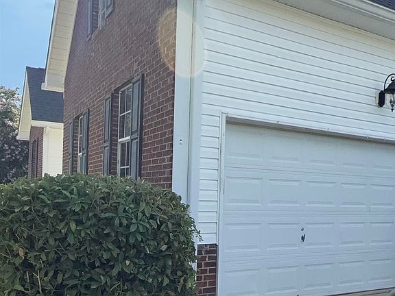 4th image of 101 W Brook Ct