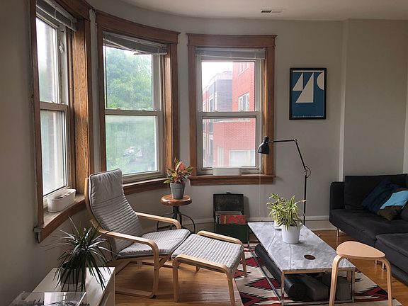 3rd image of 1041 N Hermitage Ave #3F