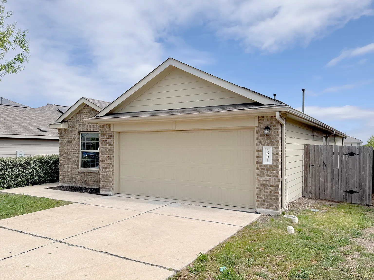 4 bed, 1680 sqft, $2,350 — Photo 3