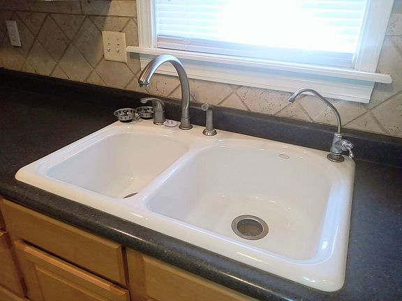 3rd image of 311 W Marshall Dr