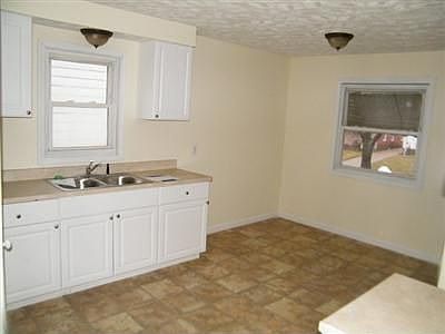3rd image of 4485 Parkton Dr