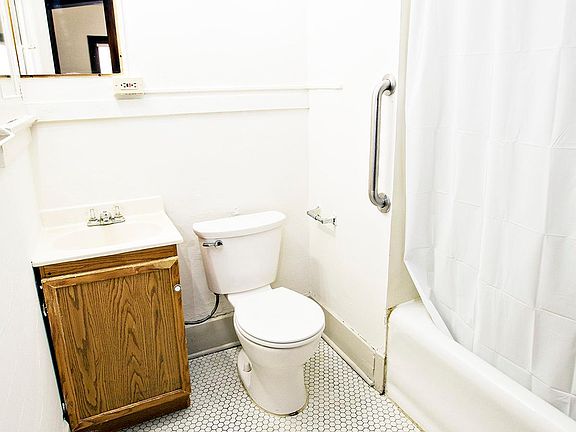 5th image of 1222 S 14th St APT 4