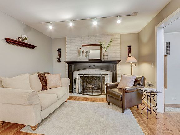 3rd image of 216 Schuldt Dr