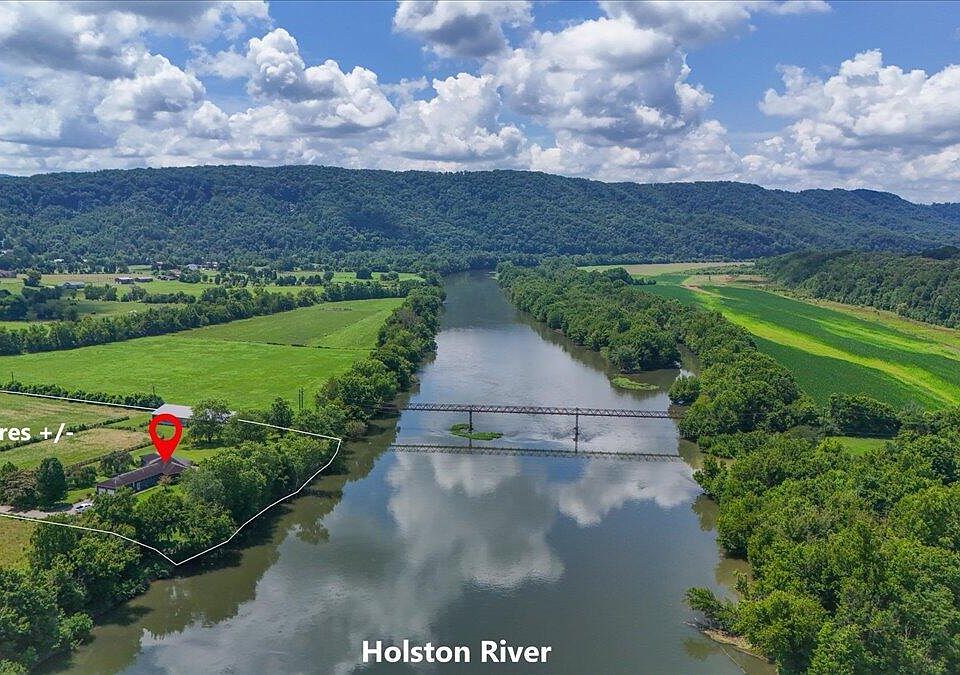 4th image of 628 Christian Bend Rd