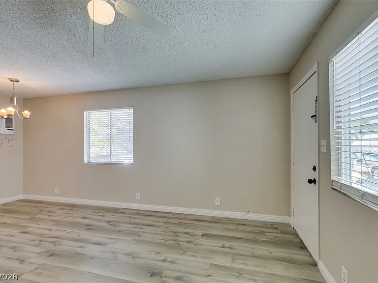 5806 Dodd St #D — Photo 9