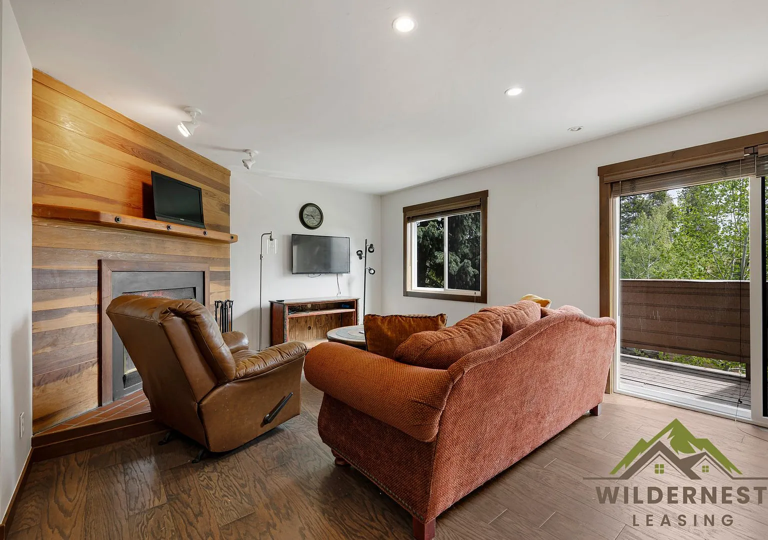 Woodworks Townhome- 3 Bedroom/3 Bath Unit w/Updated kitchen on the Bus Route — Photo 2