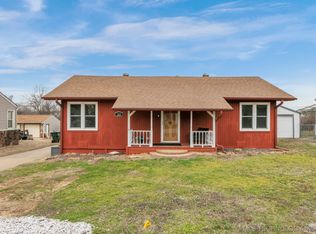 208 Choctaw St, Henryetta, OK 74437
