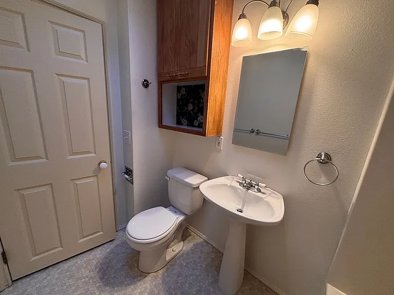 1105 1st Ave NE #2 — Photo 11