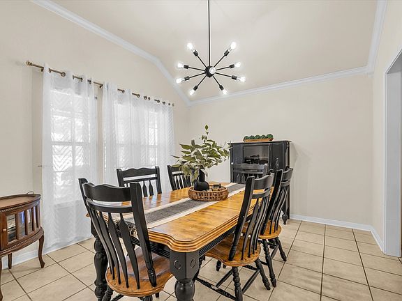 4th image of 705 Heston Cir