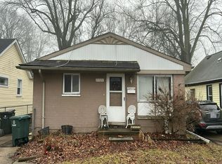 21722 Elizabeth St, Saint Clair Shores, MI