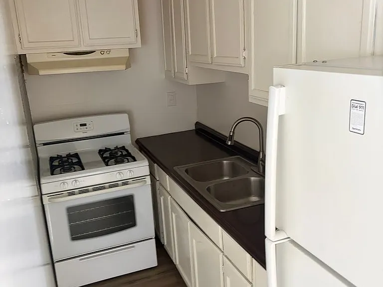 736 W Century Blvd — Photo 10