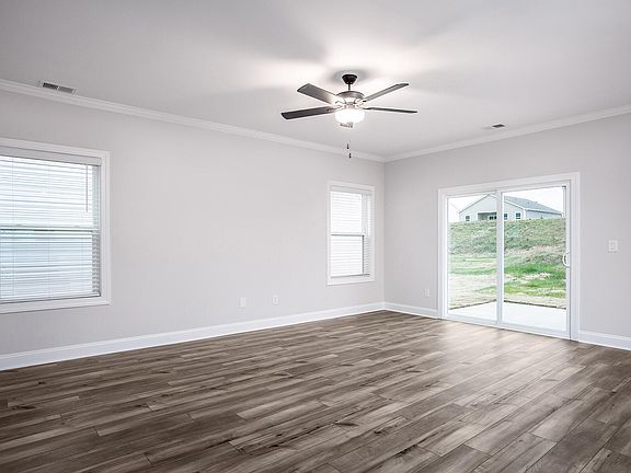 5th image of 251 Custer Dr