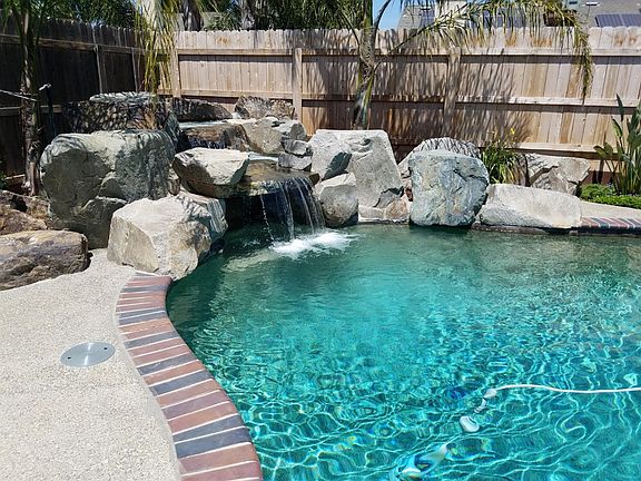 4th image of 3646 E Center Ct
