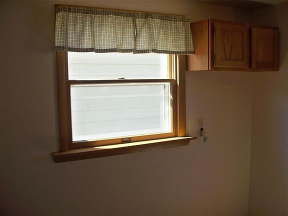 4th image of 2712 Schrage Ave