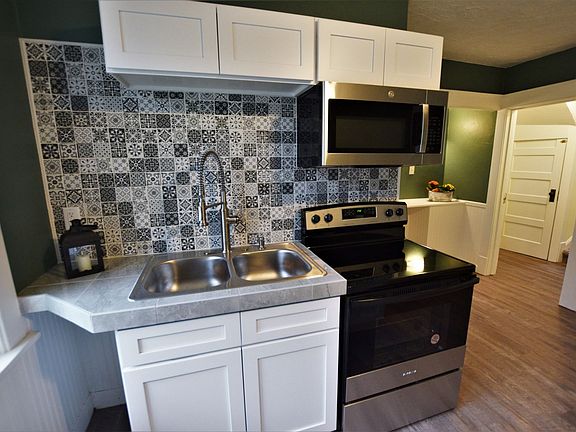 3rd image of 1238 Eliza St