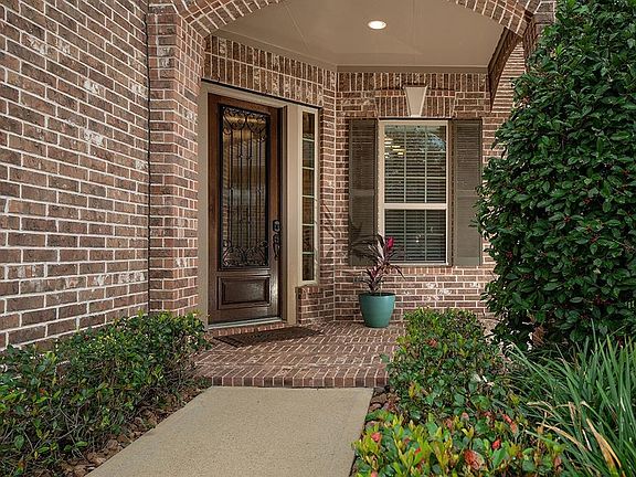 3rd image of 46 Vershire Cir