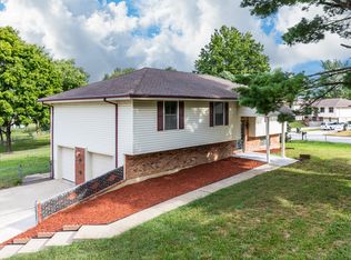 255 Holiday Dr, Lansing, KS 66043