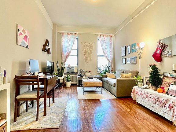 2nd image of 140 W 92nd St APT 3A