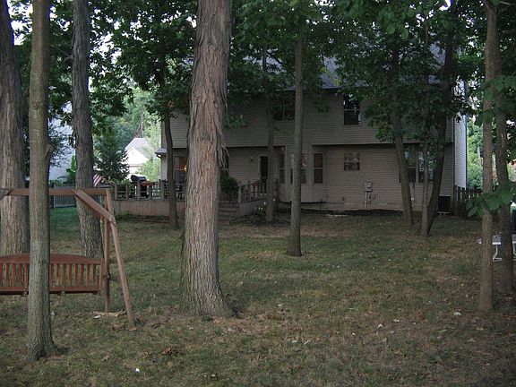 3rd image of 2720 Woods Cres
