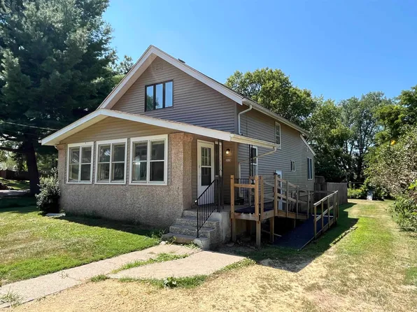315 Westmoreland Ave, Rockford, IL 61102