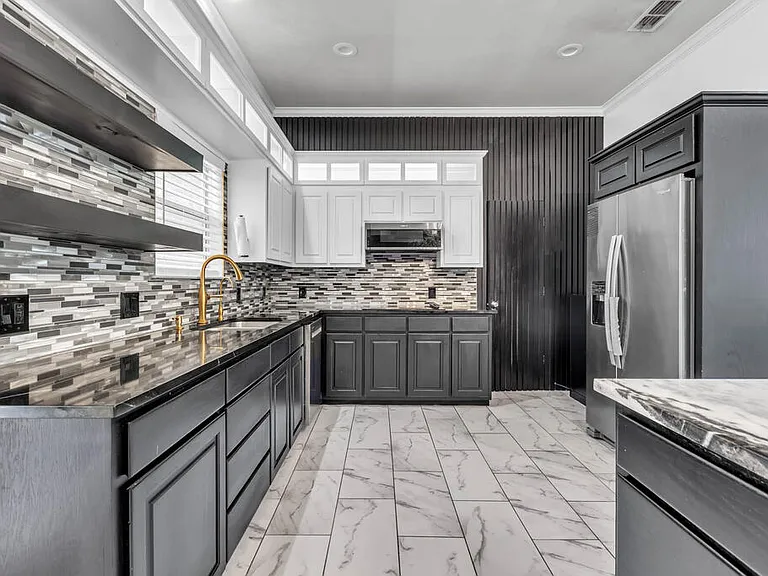 6515 Amber Dr — Photo 4