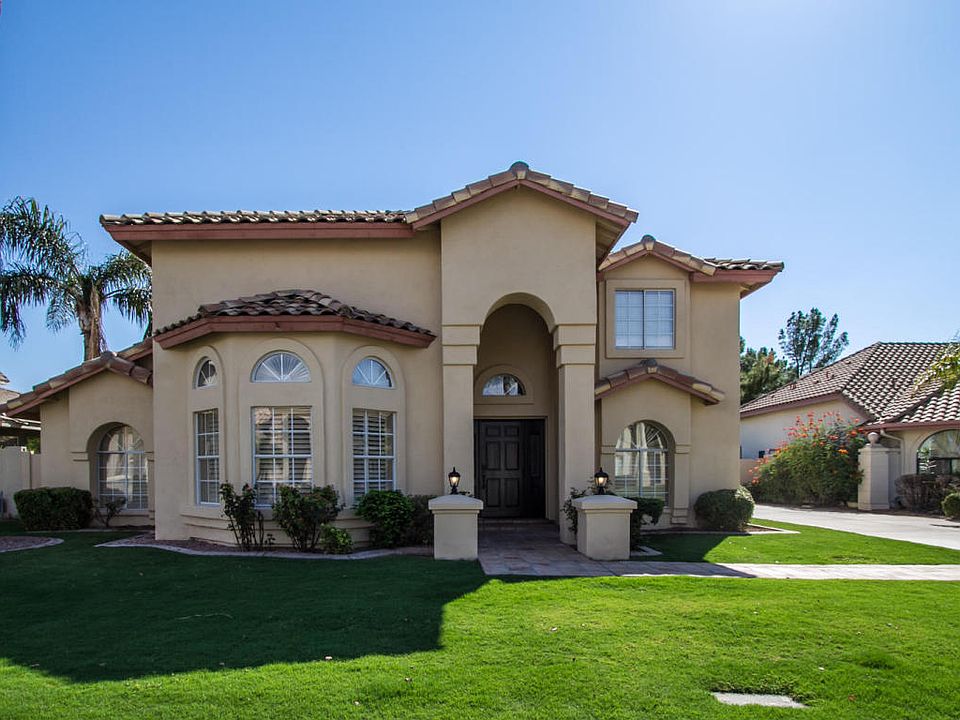 1st image of 1701 E Queen Palm Dr