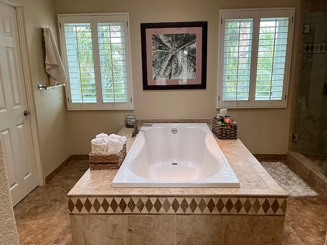 Sunken tub Primary Suite
