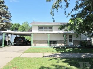 210 N 10th St, Marshalltown, IA 50158