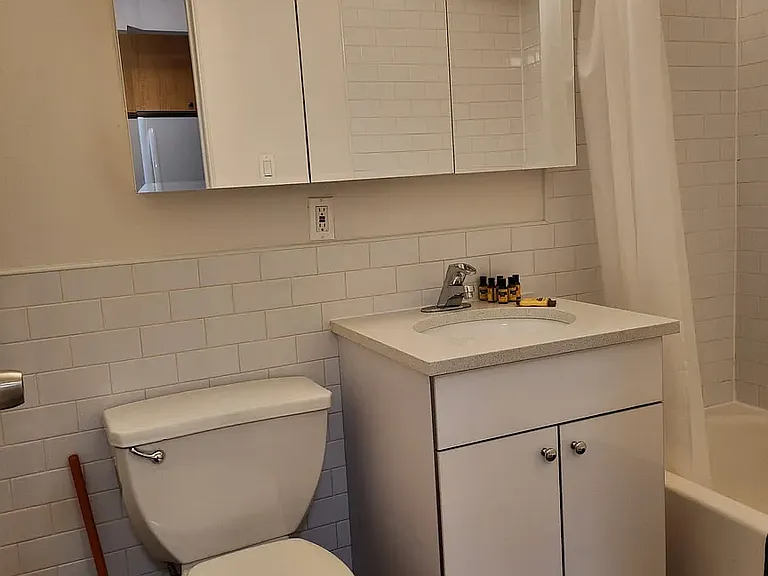 614 10th Ave #4E — Photo 11