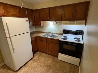 1332 N Chapel St APT 4, Louisville, OH