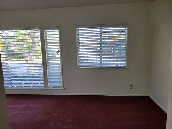 2nd image of 520 Hyde Park Pl