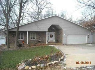 40 Roxbury Rd, Mackinaw, IL 61755