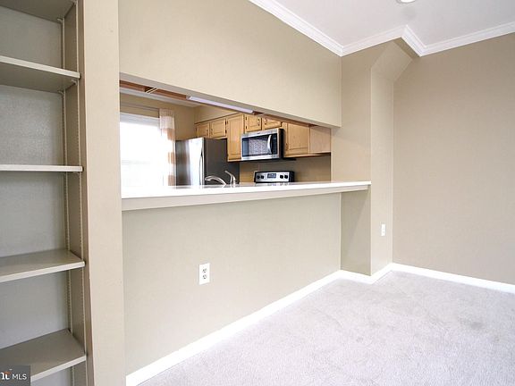 4th image of 937 S Scott St #2