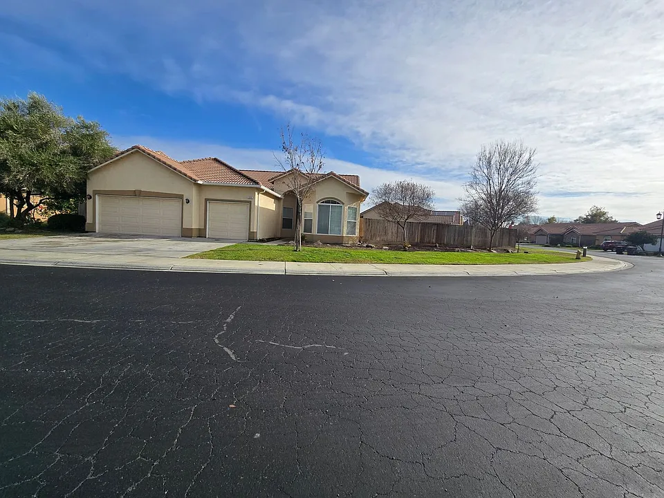 1235 Paradise Loop