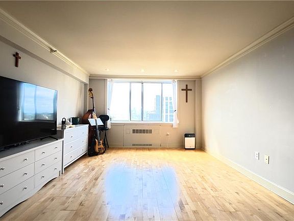 2nd image of 2479 Peachtree Rd NE APT 1306