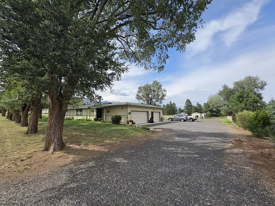 5675 E Burris Ln