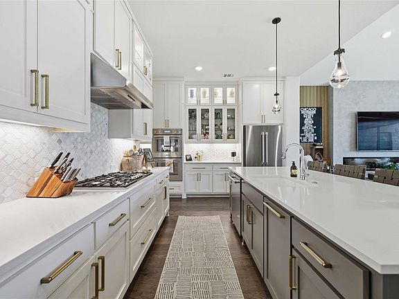 3rd image of 414 Sitlington Ln