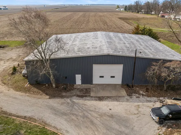 403 E 3rd St #B, Brocton, IL 61917