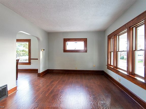 5th image of 279 N Pardee St